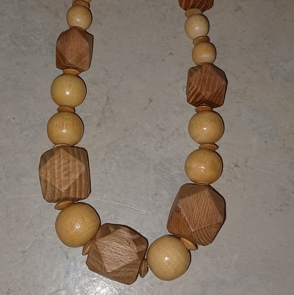 Lot of 8 wooden beaded necklaces - Picture 7 of 7